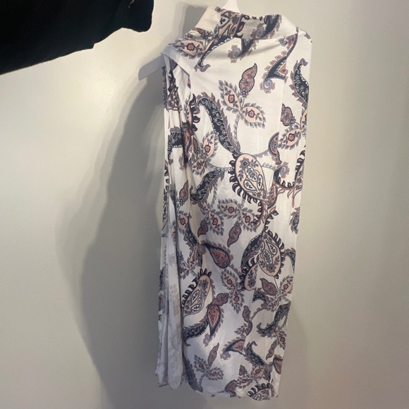 High waisted skirt with spilt on side - Picture 1 of 1